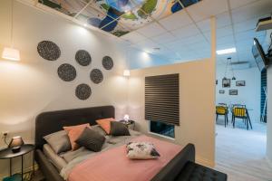 Postel nebo postele na pokoji v ubytování Centrum Apartman