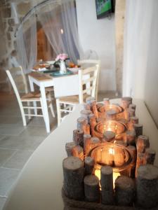 a pile of logs sitting on top of a table at Mnchell - Affitasi per brevi periodi in Monopoli