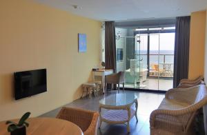TV in/ali zabaviščno središče v nastanitvi Jing Guan Hotel
