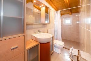 Kúpeľňa v ubytovaní Apartments Kricin II + 37 fotografií