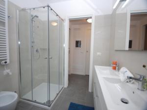 A bathroom at Residenza Due Perle