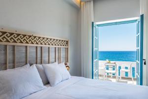 A bed or beds in a room at Livikon by the Sea