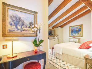 Posteľ alebo postele v izbe v ubytovaní Hotel Gloria de Sant Jaume