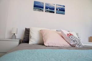 Postel nebo postele na pokoji v ubytování Blue SUNSHINE RAB