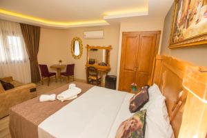 Postel nebo postele na pokoji v ubytování The PeraPort Hotel