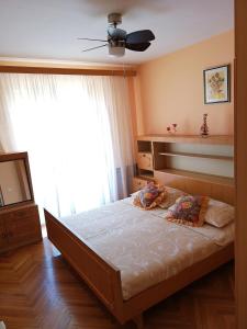 Postel nebo postele na pokoji v ubytování Naomi's Sunshine