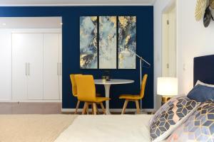 Katil atau katil-katil dalam bilik di New loft with swimming pool at Parque das Nações! +6 gambar