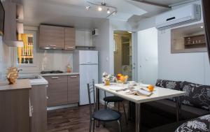 Fotografie z fotogalerie ubytování Mobile Homes Camp Baško Polje - Adriatic Kampovi v destinaci Baška Voda