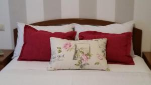 A bed or beds in a room at Apartamentos Timón Puerto