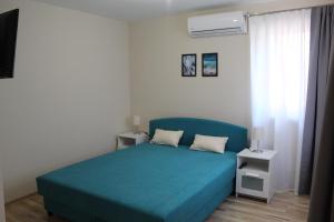 Postel nebo postele na pokoji v ubytování Korall Apartman