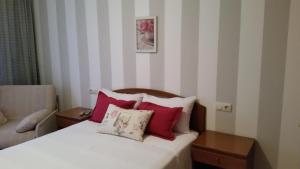 A bed or beds in a room at Apartamentos Timón Puerto