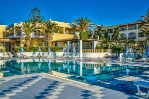 Bazén v ubytování Creta Royal - Adults Only nebo v jeho okolí