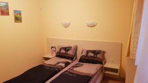Postel nebo postele na pokoji v ubytování Harmony Hills Kolevi Apartments + 51 fotografií