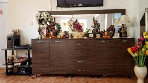 TV a/nebo společenská místnost v ubytování Pensiunea Emma + 27 fotografií