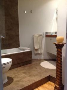 Kúpeľňa v ubytovaní Spacious & Comfortable flat in centric Eixample