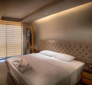 A bed or beds in a room at Upper House Hotel