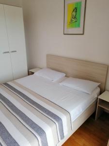 Postel nebo postele na pokoji v ubytování Apartments Rede