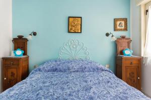 A bed or beds in a room at Splendida Casa A Taormina " Casa di Anna "