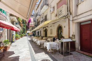 Reštaurácia alebo iné gastronomické zariadenie v ubytovaní Splendida Casa A Taormina " Casa di Anna "