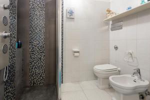 A bathroom at Splendida Casa A Taormina " Casa di Anna "