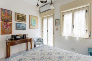 A bed or beds in a room at Splendida Casa A Taormina " Casa di Anna "
