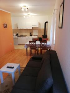 Kuchyňa alebo kuchynka v ubytovaní Apartments Valiza III Large apartment - 3 bedrooms and parking space i Apartments Valiza IV