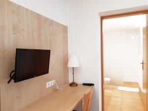 Telewizja i/lub zestaw kina domowego w obiekcie Aparthotel Pan Haus