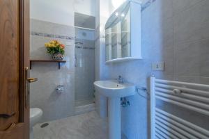 Et badeværelse på Vista Vettica + 28 billeder