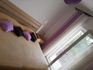 Posteľ alebo postele v izbe v ubytovaní Spacious family apartment with parking in the shade and barbecue house