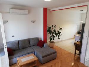 Posedenie v ubytovaní Spacious family apartment with parking in the shade and barbecue house