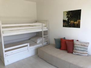Poschodová posteľ alebo postele v izbe v ubytovaní Domaine des Roches