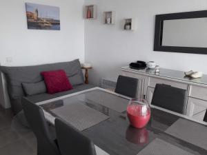 a living room with a couch and a table at EL GRECO in L'Escala