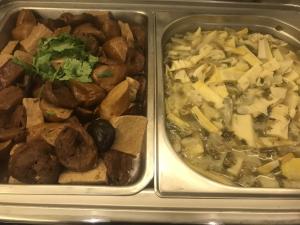 Makanan di atau berdekatan hotel