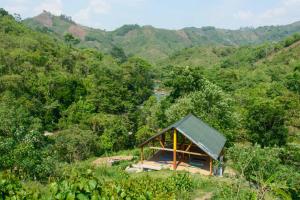 兰金Ch'i Bocól Community Hostel的山中的小房子