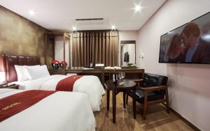 Postel nebo postele na pokoji v ubytování Harmony Hotel