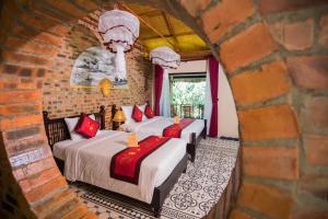 Ένα ή περισσότερα κρεβάτια σε δωμάτιο στο Hue Ecolodge +131 φωτογραφίες