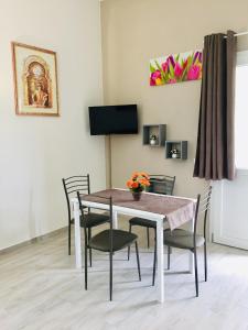 a dining room with a table and chairs at CASA ALBA in Lucca