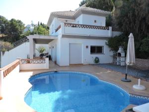 Swimmingpoolen hos eller tæt på Villa Romantika