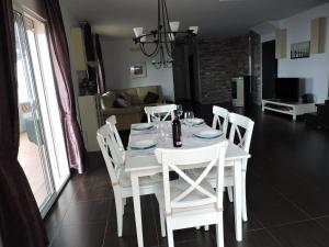 Et tv og/eller underholdning på Villa Romantika