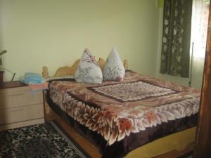 Ένα ή περισσότερα κρεβάτια σε δωμάτιο στο Бацули