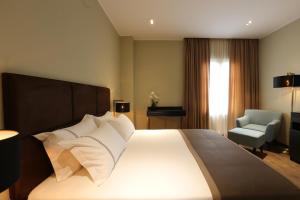Postel nebo postele na pokoji v ubytování LETO Boutique Hotel Zugdidi
