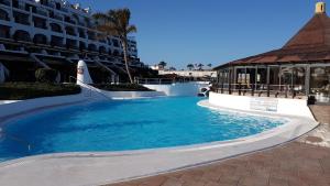 Basen w obiekcie Rocas del Mar Tenerife lub w pobliżu
