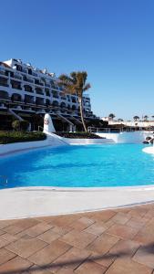 Basen w obiekcie Rocas del Mar Tenerife lub w pobliżu