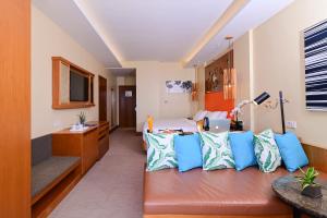 A seating area at BE Resort Mactan