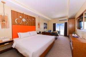 A bed or beds in a room at BE Resort Mactan