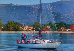 a man standing on a sail boat in the water at stlocavoile 2, Seuls à bord d un voilier in Porto-Vecchio