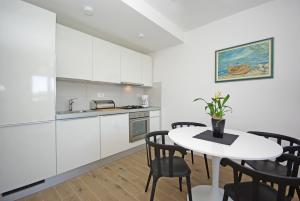 Η κουζίνα ή μικρή κουζίνα στο Ferienhaus Dado