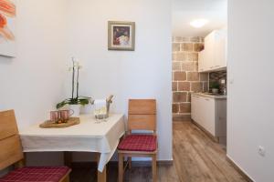Kuchyň nebo kuchyňský kout v ubytování The Beach Suites