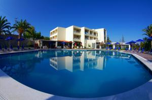 Bazén v ubytování Eleftheria Hotel nebo v jeho okolí