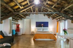 Corte del Merlo tesisinde bir odada yatak veya yataklar